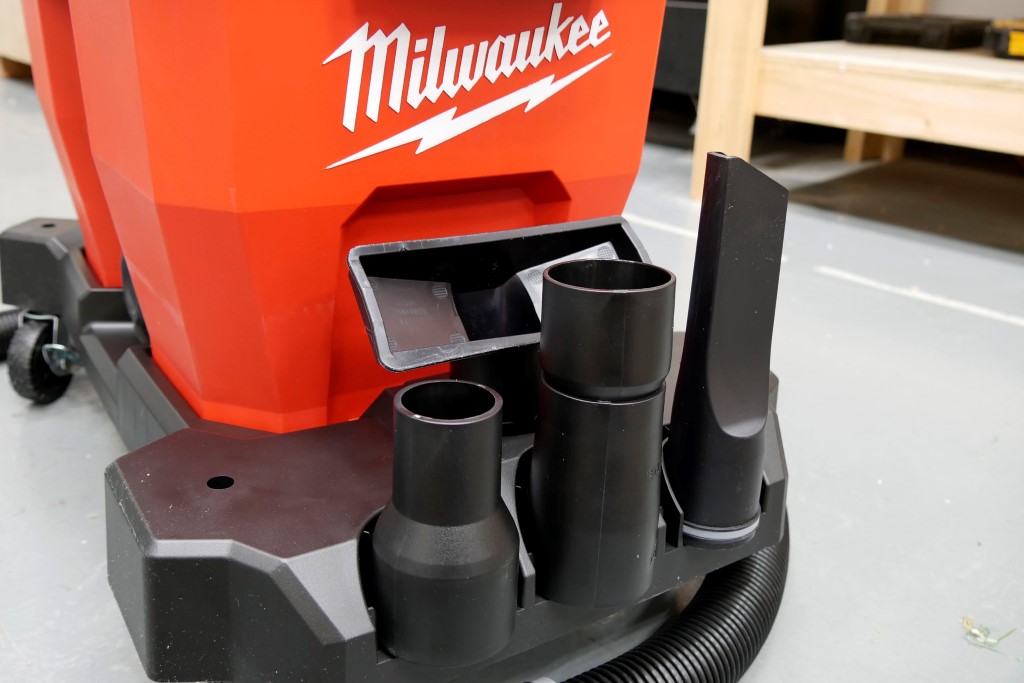 milwaukee m18 cordless wet/dry vacuum cupholder with attachments