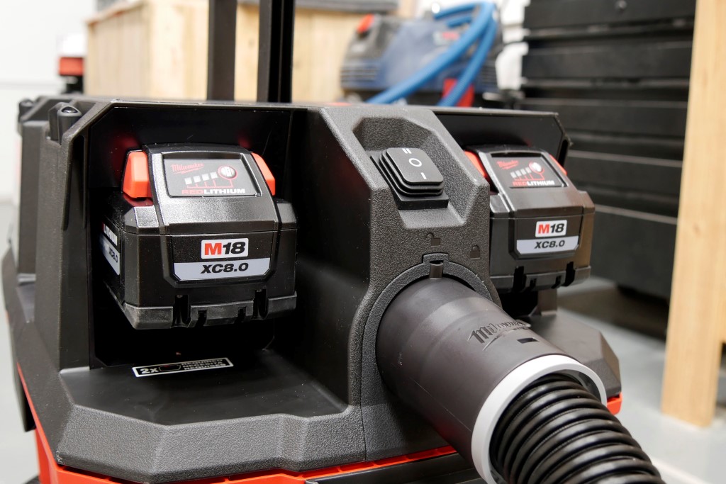 milwaukee m18 cordless wet/dry vacuum